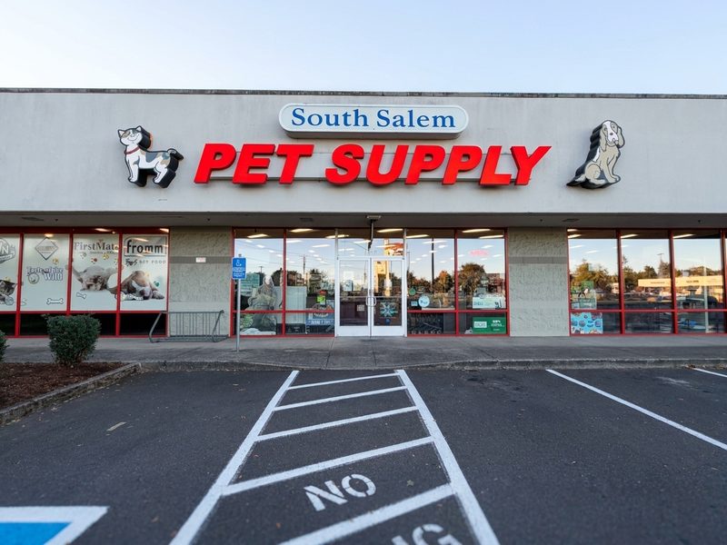 The South Salem Pet Supply storefront